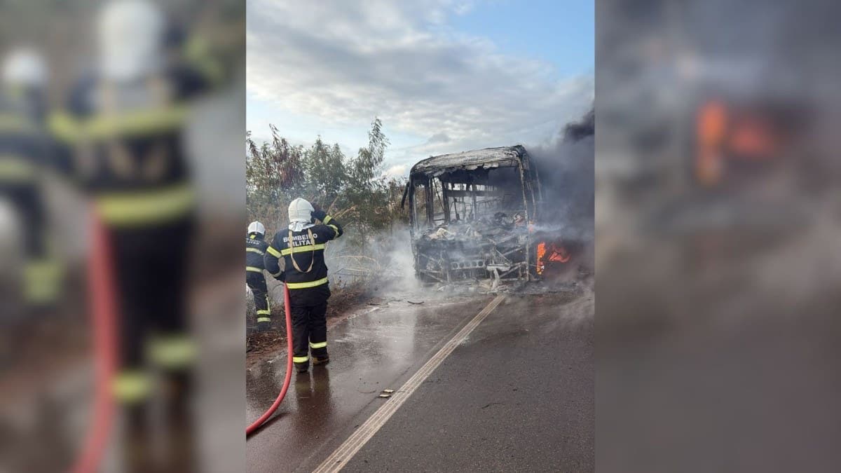 Susto na CE-155: Ônibus com Trabalhadores do Porto do Pecém é Consumido por Chamas em São Gonçalo do Amarante