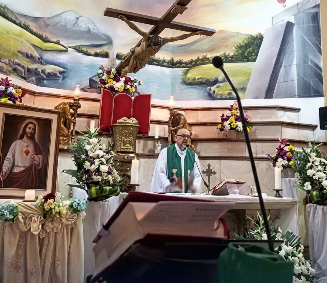 Tragédia em Guayaquil: Padre morre durante missa transmitida ao vivo